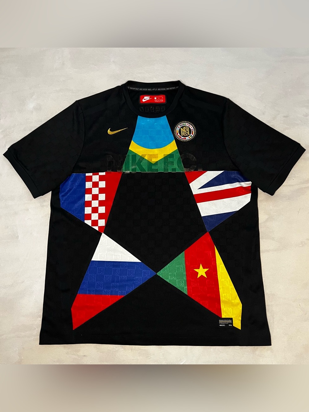 Nike F.C. Soccer Jersey Men’s Size XL Black World Flags Star Graphic Patch Shirt